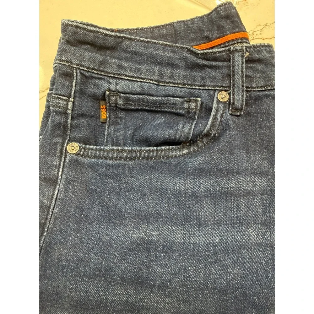 Hugo Boss Regular-fit jeans in mid-blue comfort-stretch denim, Size 32 x 32